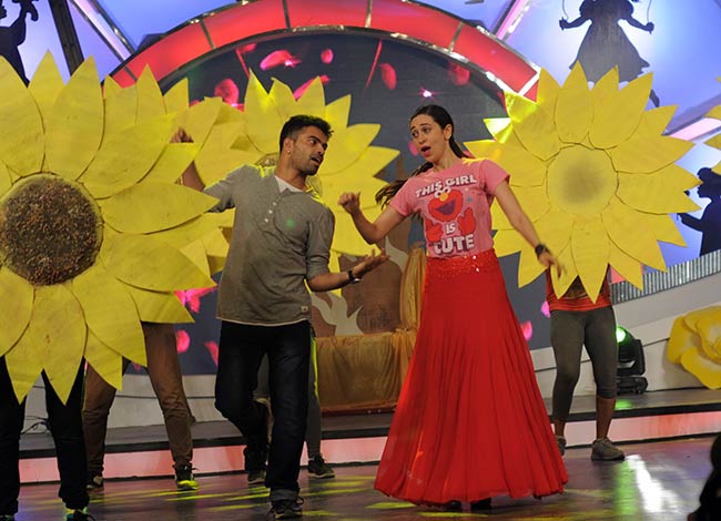 Karisma dances to the tunes of <i>Karja Mohabbat Wala,</i> among other songs.