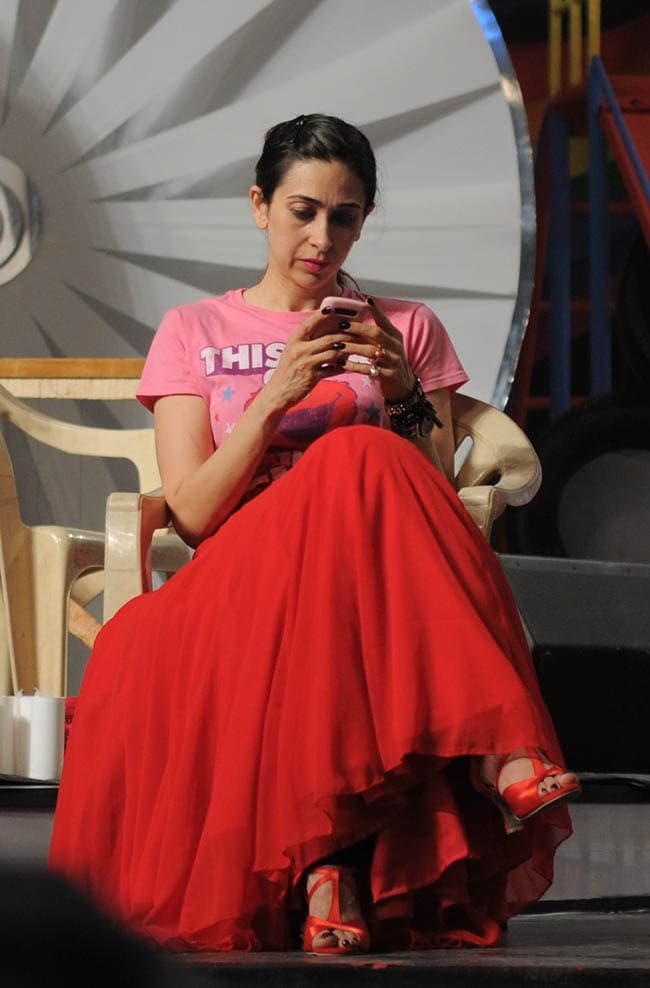 The actor takes a break from her rehearsals. Tune in to the Telethon tomorrow to watch Karisma live in action.