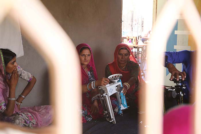 With Stitching As Her Means, Rajasthan\'s Gomi Devi Becomes The Sole Bread Earner In Her House
