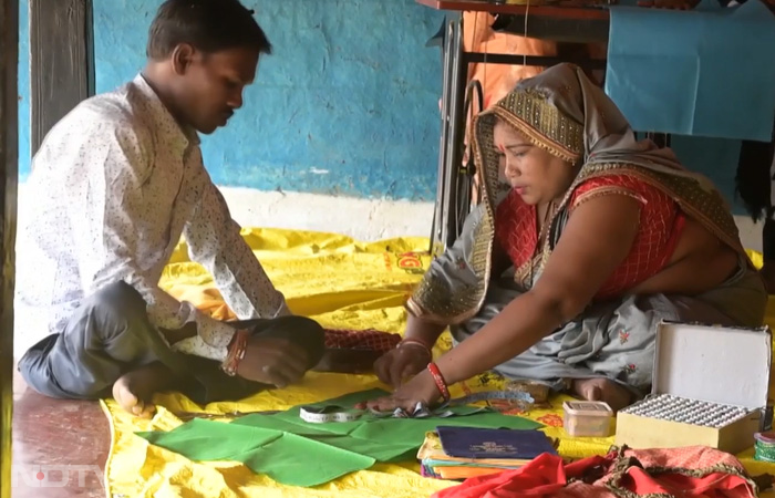 In September 2021, she got the opportunity to participate in a nine-day residential program at the Usha SIDBI Swavalamban Sewing School. She proved to be an exceptional performer, and on the final day, she was awarded a sewing machine, a signboard, a syllabus book, a service manual, and a certificate to establish her own Swavalamban Usha Silai School.