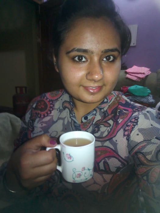 Coffee or Tea tends to kill appetite and aggravate acidity.<br><br>

Kriti enjoying her cuppa of green tea with honey and lemon.