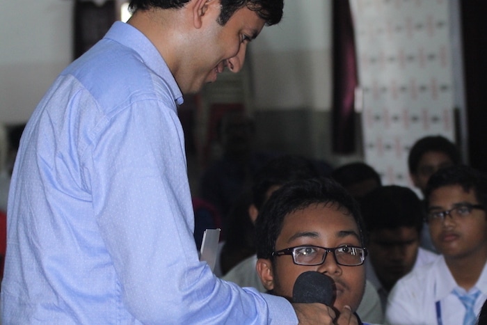 Quiz master, Sayantan Guha, conducted the Kolkata zonal finals. Students in the audiences were also given the chance to answer the passed questions, during the on stage-round.