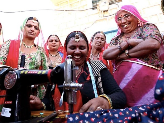 उषा सिलाई स्कूलों की ट्रेनिंग की बढ़ती मांग को 'मास्टर ट्रेनर्स' से किया पूरा