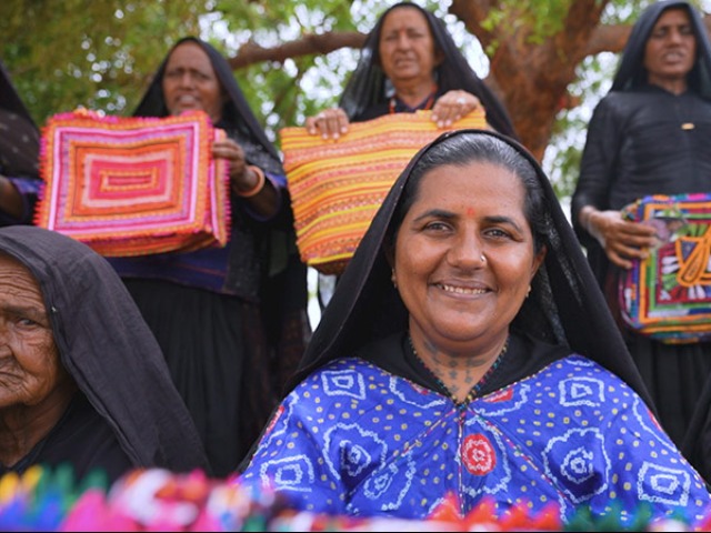 These Women From Gujarat Are Reusing Plastic And Cloth Scraps, Here's How - Vimarsana News
