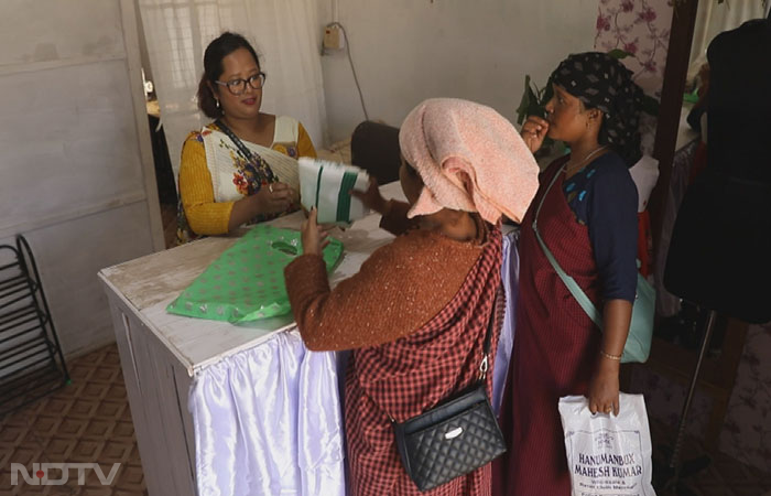 29-year-old Ledakijuh Nongtdu lives with her three sisters and parents - father is a carpenter, and mother a homemaker - in Tluh, Meghalaya. After graduation Leda tried hard to get a government job for herself but could not. Leda didn't lose confidence, rather she turned to her childhood love for sewing and stitching, especially embroidery.