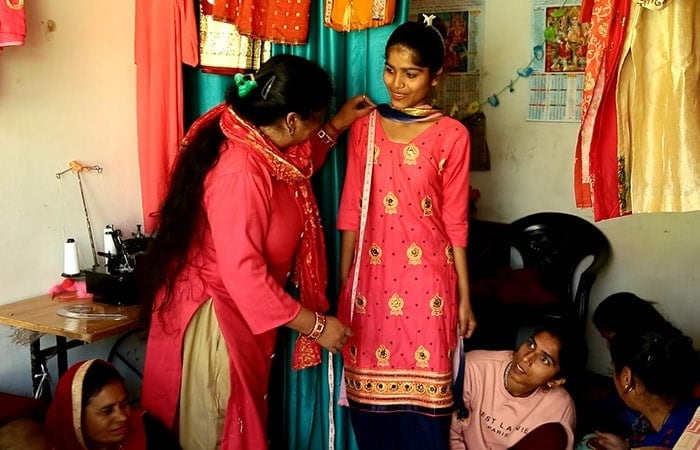 SIDBI के संग महिलाओं की जिंदगी में नए अवसर उकेर रही है उषा सिलाई स्कूल