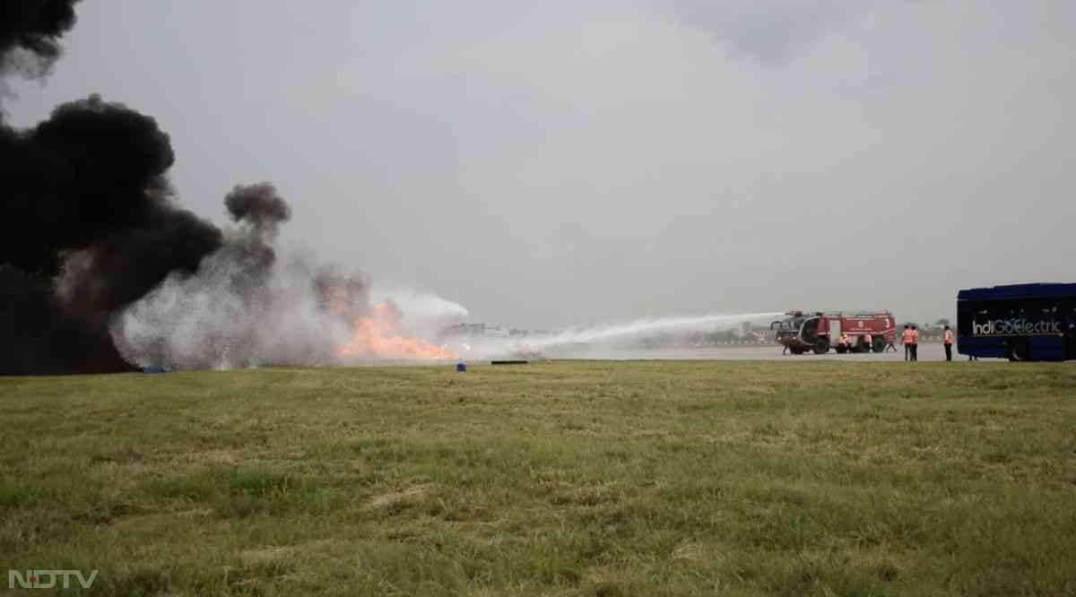 एयरपोर्ट रेस्क्यू एंड फायर-फाइटिंग (ARFF), एयरपोर्ट संचालन, CISF, BCAS, राज्य पुलिस, राज्य प्रशासन, CMHO, अग्निशमन विभाग, SDRF टीम, स्थानीय सेना इकाई, सभी एयरलाइंस सहित सभी हितधारक इस इकाई में लगे हुए थे.