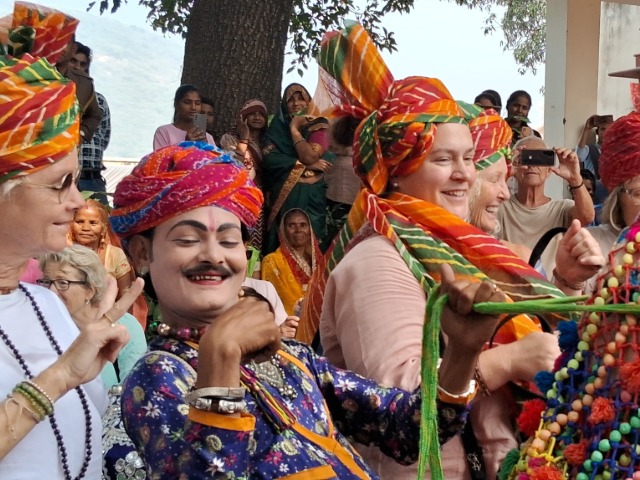 PICS: बूंदी महोत्सव में विदेशी सैलानियों को खूब भाया राजस्थानी कल्चर, तस्वीरों में देखें महोत्सव के अलग-अलग रंग