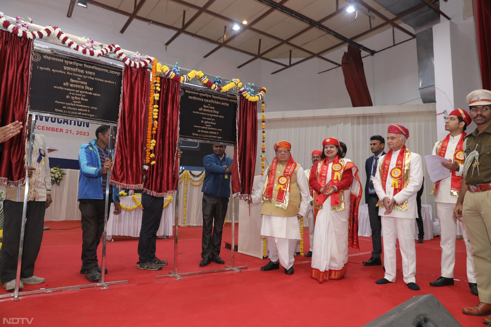 शिक्षा क्षेत्र में आज सबसे बडी जरूरत यह है हम किसी एक विषय नहीं, वरन जीवन के सर्वांगीण विकास से जुड़े सभी विषयों का समावेश करें. यही वक्त की जरूरत है. उन्होंने विश्वविद्यालय द्वारा हाल ही नैक परीक्षण पूरा करके ए ग्रेड प्राप्त करने पर बधाई दी.