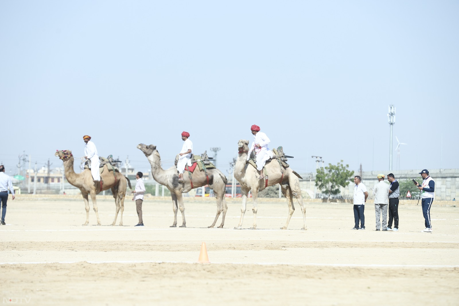 Desert Festival 2024: रोमांचक स्पर्धाओं ने खींचा लोगों का ध्यान, वायु सेना के जवानों ने भी दिखाएं करतब | Photos