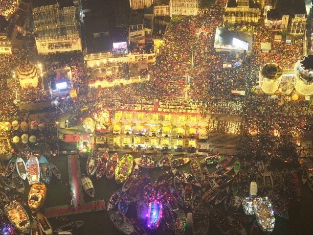 Photo : Dev Deepawali 2023: 21 लाख दीयों के जगमगाई काशी, फोटो में देखें भारत की भव्यता