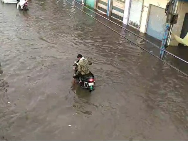 डेढ़ घंटे की बारिश में राजस्थान का यह शहर बना तालाब, डूब गई...