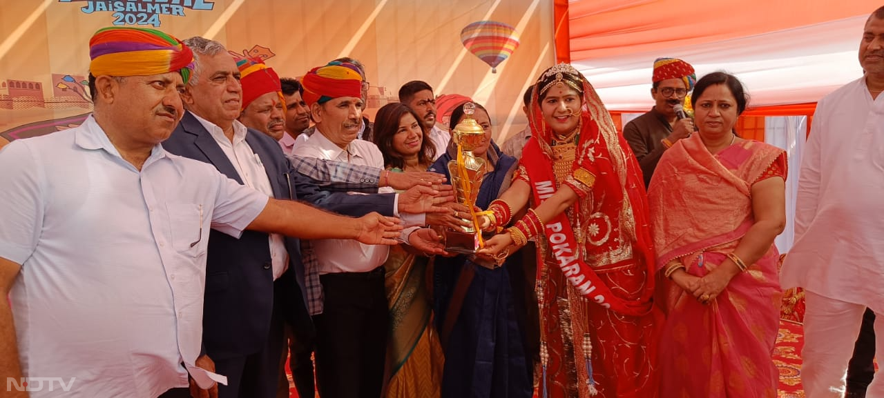 फेस्टिबल में मिस पोकरण व मिस पोकरण प्रतियोगिता का आयोजन किया गया. मिस पोकरण 2024 का ख़िताब अंतिमा खत्री व मिस्टर पोकरण 2024 का ख़िताब अभिषेक छन्गाणी ने जीता.