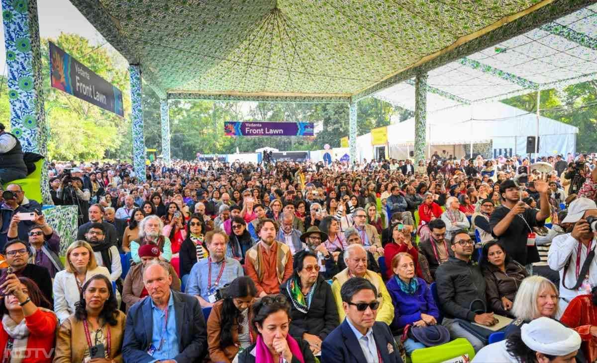 जयपुर लिटरेचर फेस्टिवल के 19वें संस्करण में इस बार 6 प्रमुख मंचों पर 266 सेशन होंगे, जिनमें करीब 350 से ज्यादा वक्ता संवाद करेंगे.