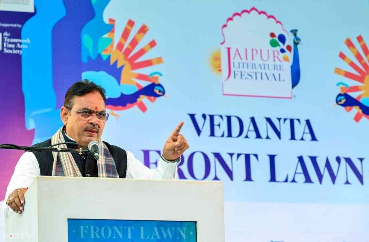 वैश्विक साहित्य महोत्सव में सीएम ने कहा कि साहित्य मानव को करुणा, संवेदना और सेवाभाव से जोड़ता है। हमारे विद्वानों ने इसी भावना के साथ अनूठे साहित्य की रचना की है.