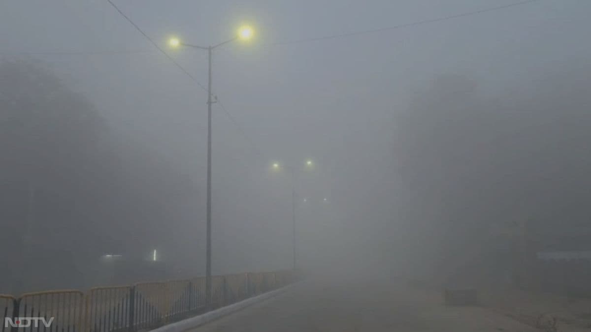 नए पश्चिमी विक्षोभ के सक्रिय होने से धौलपुर, करौली और सीकर  का पारा लुढ़ककर 9&deg;C से 8&deg;C के बीच पहुंच गया है, जिससे पूरे जिले में ठिठुरन बढ़ गई है.