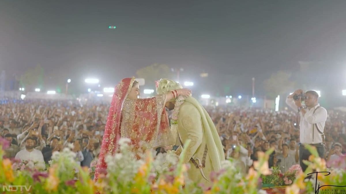 राजस्थान के लाडनूं से विधायक मुकेश भाकर और आरजेएस (RJS) अधिकारी कोमल मीणा की शादी 2026 की सबसे चर्चित शादियों में से एक है. Credit: Instagarm