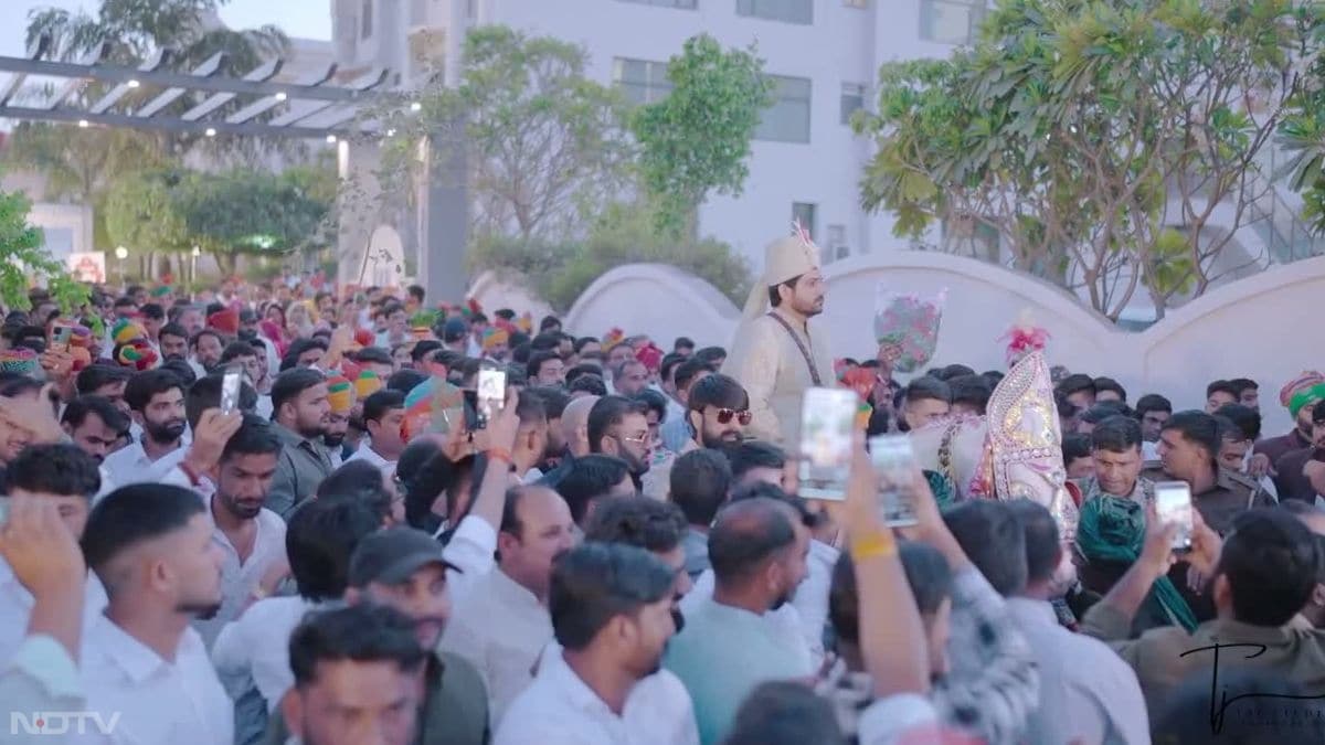 यह एक प्रेम विवाह है. राजस्थान की राजनीति में एक 'फायरब्रांड' नेता और 'न्याय की पहरेदार' (जज) के बीच का यह मेल सोशल मीडिया पर काफी वाय