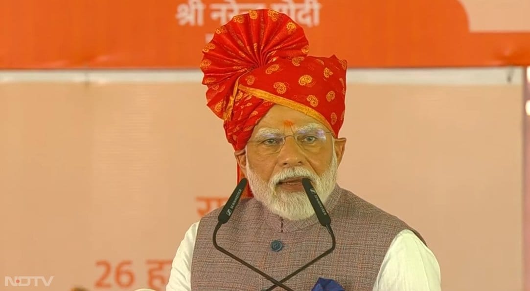 प्रधानमंत्री ने अपने दौरे के अंत में पलाना में एक विशाल जनसभा को संबोधित किया.