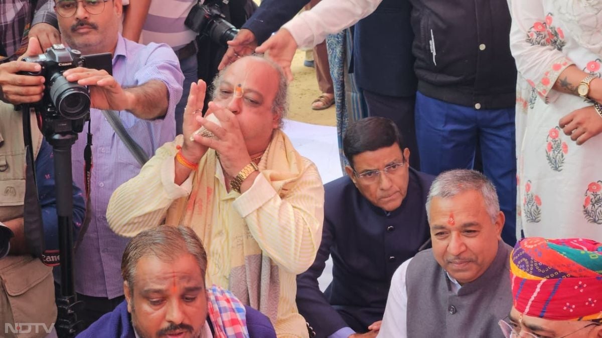 दुनिया भर में मशहूर अंतर्राष्ट्रीय पुष्कर मेला आज यानी 30 अक्टूबर को अजमेर की ब्रह्म नगरी पुष्कर में शंखनाद और आरती के साथ शुरू हो गया.