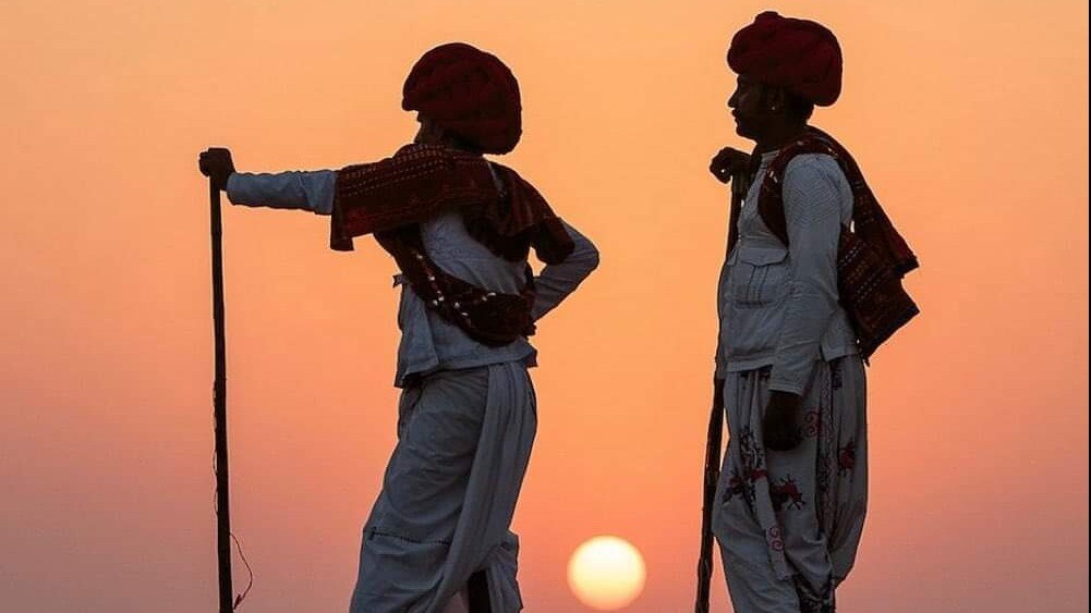 लग्जरी टेंट हाउस के मैनेजर साहिब ने बताया कि ब्रह्मा नगरी में हर कोई आना चाहता है, क्योंकि यहां वर्ल्ड में एक ही ब्रह्मा जी का मंदिर है, जो पुष्कर में है. ब्रह्मा जी के मंदिर के साथ-साथ यहां पर लेक, डेजर्ट एरिया है, जहां पर सफारी होती है.
