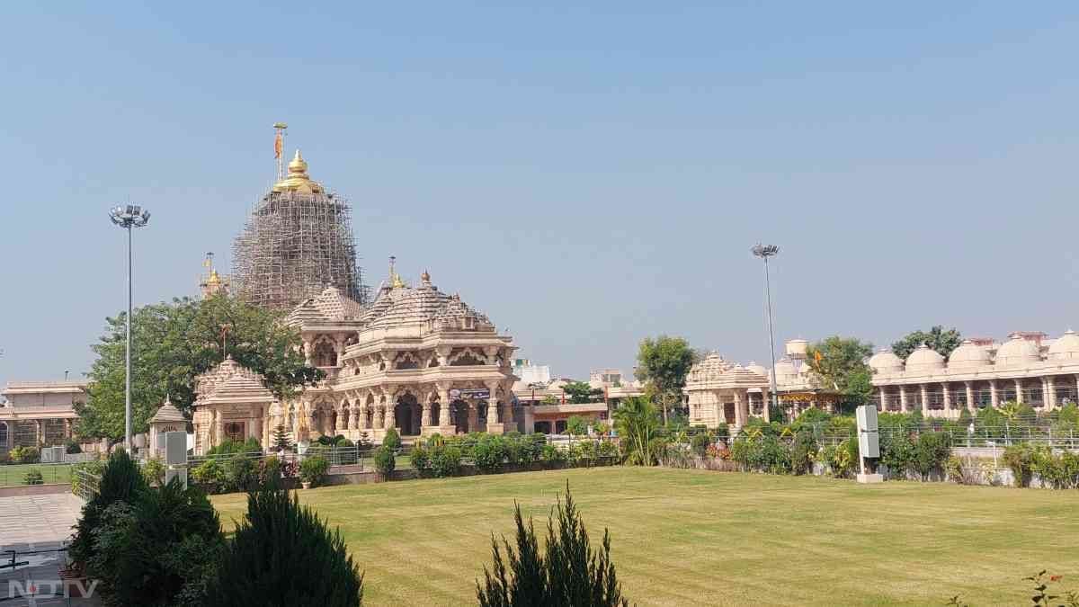 मेवाड़ के सुप्रसिद्ध कृष्ण धाम श्री सांवलिया सेठ के दानपात्र और भंडार से कुल 23 करोड़ 12 लाख 84 हजार 140 रुपये प्राप्त हुए.