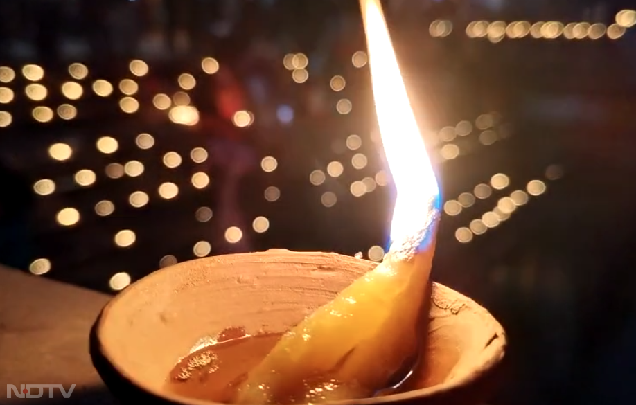 आज का दिन इतिहास के स्वर्णिम अक्षरों में लिखा जाएगा। प्रधानमंत्री नरेंद्र मोदी के नेतृत्व में भगवान राम अपने भवन में विराजमान हुए हैं. जम्मू से कन्याकुमारी तक राममय माहौल देखा गया है। गांव गांव ढाणी ढाणी भी सनातन प्रेमी पीछे नहीं रहे हैं.