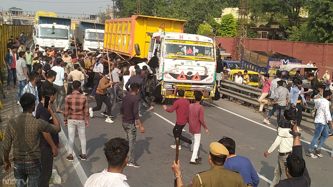 धौलपुर जिले में आक्रोश रैली निकालकर कलेक्ट्रेट कार्यालय का घेराव किया