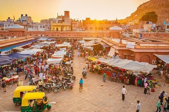 JODHPUR- मेहरानगढ़ किला जोधपुर का प्रमुख आकर्षण है, जहां से पूरे शहर का अद्भुत नजारा देखा जा सकता है. इसके अलावा, सफेद संगमरमर से बना जसवंत थड़ा अपनी अद्भुत वास्तुकला के लिए प्रसिद्ध है. उमैद भवन पैलेस, जो अब एक होटल और संग्रहालय में परिवर्तित हो चुका है, भी पर्यटकों को अपनी ओर आकर्षित करता है.  Photo- Istock