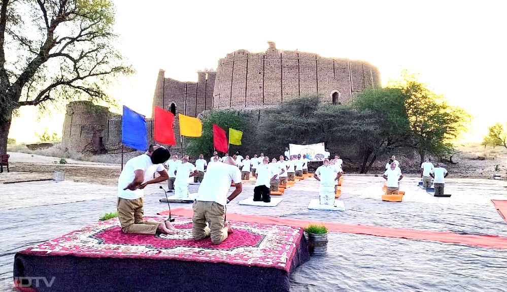 सीमा सुरक्षा बल की 35 वी वाहिनी ने शाहगढ बल्ज क्षेत्र मे स्थित ऐतिहासिक घोटारु दुर्ग मे एक योग प्रशिक्षण प्रोग्राम का आयोजन किया, जिसमे सी.सु.बल जैसलमेर दक्षिण के डीआईजी विक्रम कुंवर मौजूद रहे.