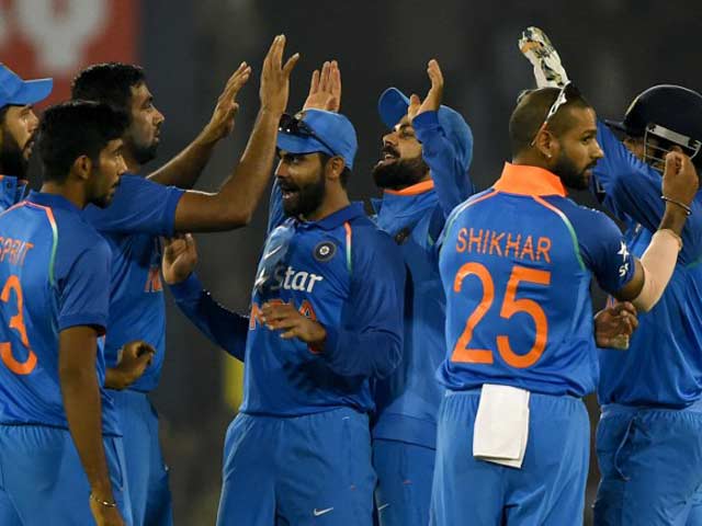 2nd ODI: Yuvraj Singh, MS Dhoni Star as India Clinch Series in Cuttack