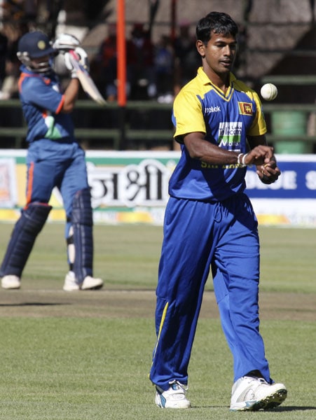 Sri Lanka bowler Nuwan Kulasekara prepares to bowl against India in the fifth ODI of the Micromax Cup Triangular Series in Harare. (AP Photo) 5th ODI: India vs Sri Lanka