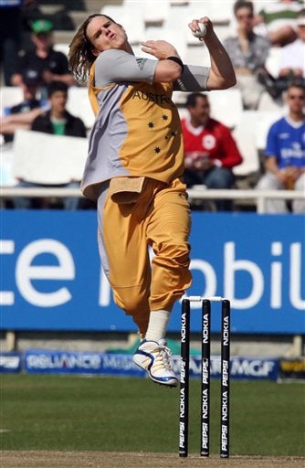 Australia's Nathan Bracken, delivers a ball during their Twenty20 cricket match against Sri Lanka in Cape Town, South Africa, Thursday, Sept. 20, 2007. Australia vs Sri Lanka