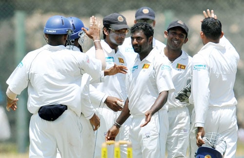 Muttiah Muralitharan celebrates with teammates after the dismissal of Zaheer Khan during the second day of the second Test match between India and Sri Lanka in Galle on August 1, 2008. (AFP Photo) 2nd Test, Day 2: India vs SL