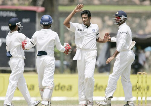 Anil Kumble celebrates the dismissal of Mahela Jayawardene as VVS Laxman looks on during third day of the second Test between India and Sri Lanka in Galle on August 2, 2008. 2nd Test, Day 3: India vs SL