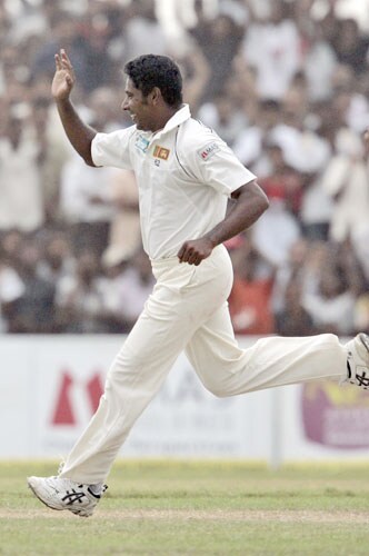 Chaminda Vaas celebrates the dismissal of Sachin Tendulkar during the third day of the second Test between India and Sri Lanka in Galle on August 2, 2008. 2nd Test, Day 3: India vs SL