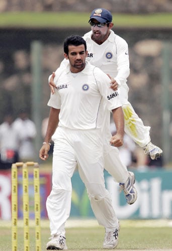 Zaheer Khan and Gautam Gambhir celebrate the dismissal of Kumar Sangakkara during fourth day of the second Test between India and Sri Lanka in Galle on August 3, 2008. 2nd Test, Day 4: India vs SL