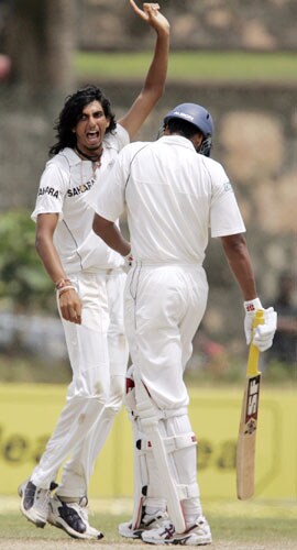 Ishant Sharma appeals unsuccessfully for a leg before the wicket decision against Michael Vandort during fourth day of the second Test between India and Sri Lanka in Galle on August 3, 2008. 2nd Test, Day 4: India vs SL