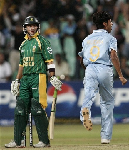 India's RP Singh, right, celebrates the dismissal of South Africa's Herschelle Gibbs, left, during their Twenty20 World Championship Cricket match in Durban, South Africa, Thursday, Sept. 20, 2007. India vs South Africa