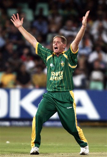 South Africa's Shaun Pollock appeals unsuccessfully for the dismissal of India's Robin Uthapa during their Twenty20 World Championship Cricket match in Durban, South Africa, Thursday, Sept. 20, 2007. India vs South Africa