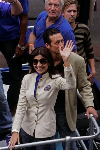 Bollywood actress Shilpa Shetty waves on top of the Rajasthan Royals bus during a parade through the streets of Cape Town, ahead of the Indian Premier League Twenty20 matches to be held over the weekend in Cape Town. (AP Photo) IPL-II caravan rolls out in SA