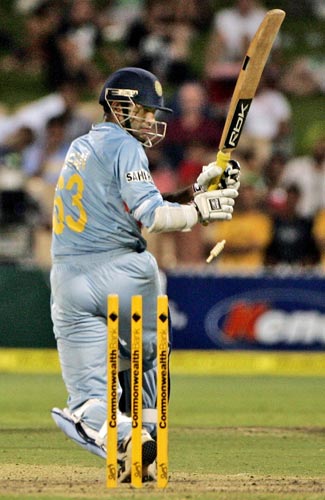 India began losing quick wickets. Irfan Pathan, after his fine 31, tried to slog one off Ishara Amarasinghe only to be bowled. 8th match - India vs Sri Lanka