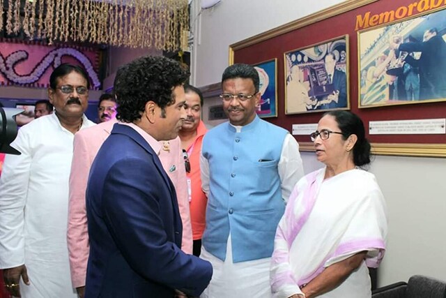 ইডেনের ঐতিহাসিক ম্যাচের নানা রঙের মুহূর্ত ইডেনের ঐতিহাসিক ম্যাচের নানা রঙের মুহূর্ত