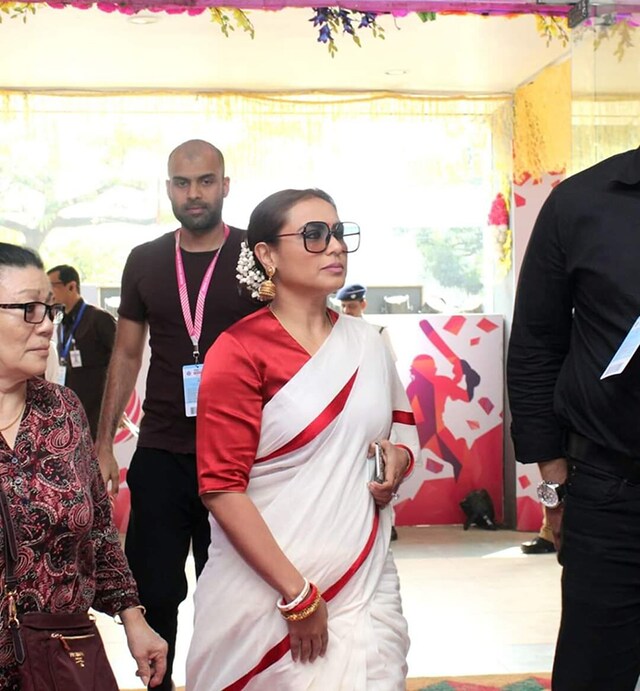 ইডেনের ঐতিহাসিক ম্যাচের নানা রঙের মুহূর্ত ইডেনের ঐতিহাসিক ম্যাচের নানা রঙের মুহূর্ত