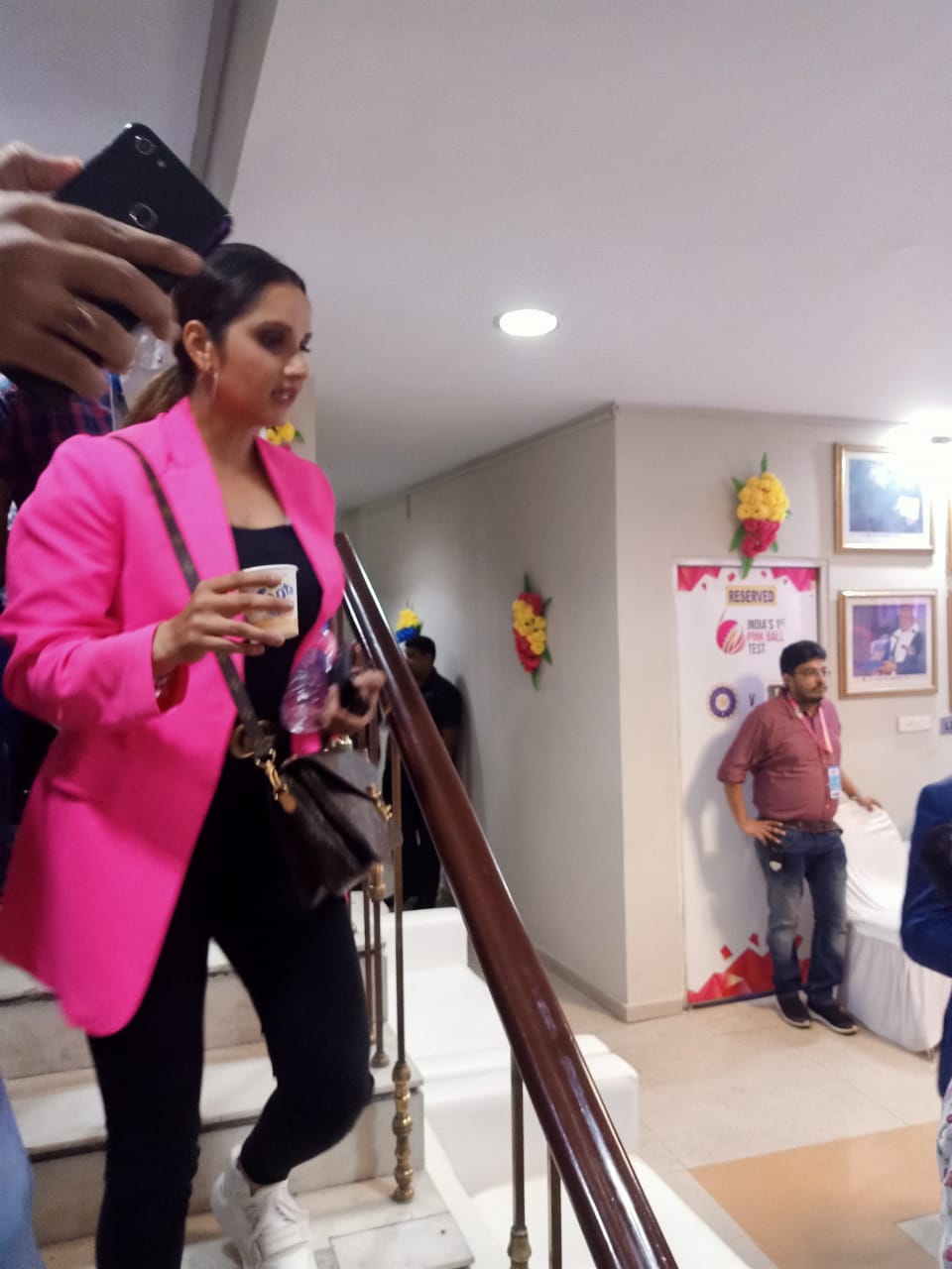 গোলাপি বলের চমক দেখতে ইডেনে উপস্থিত এক ঝাঁক তারকা গোলাপি বলের চমক দেখতে ইডেনে উপস্থিত এক ঝাঁক তারকা