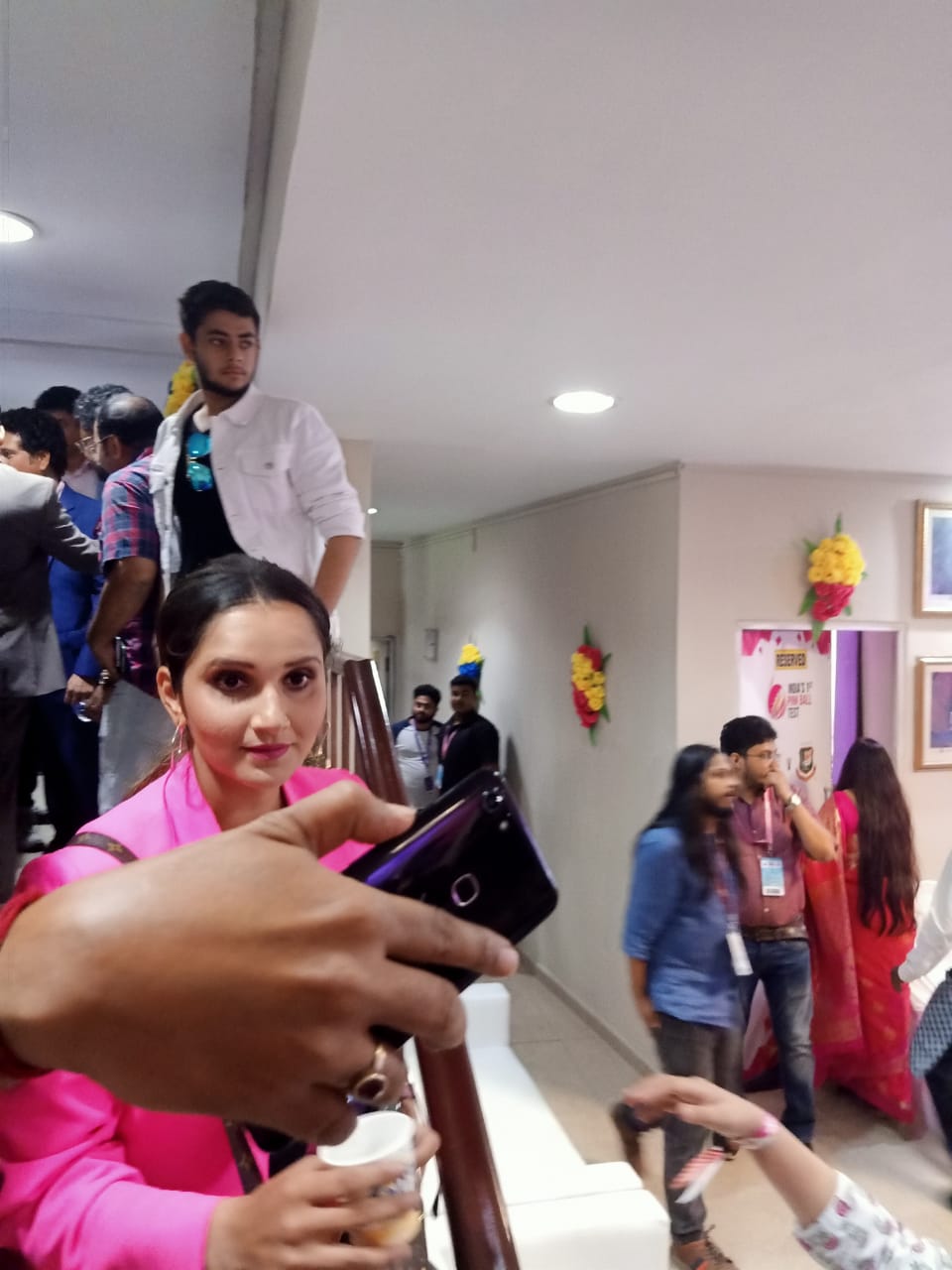 গোলাপি বলের চমক দেখতে ইডেনে উপস্থিত এক ঝাঁক তারকা গোলাপি বলের চমক দেখতে ইডেনে উপস্থিত এক ঝাঁক তারকা