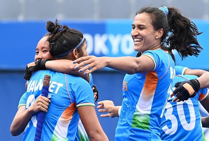 भारतीय महिला हॉकी टीम ने ऑस्ट्रेलिया को हराकर ओलिंपिक सेमीफाइनल में जगह बनाई
