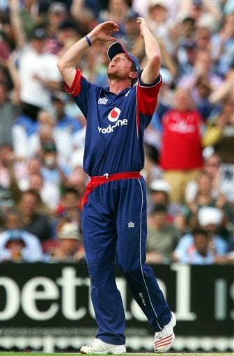 England's Paul Collingwood celebrates after taking the catch to dismiss India's Sachin Tendulkar during the sixth one day international cricket match against England at the Oval, London, Wednesday, Sept. 5, 2007. India v England - 6th ODI