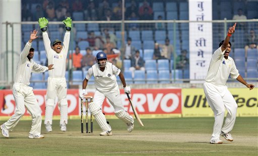 Pakistan's bowler Dinesh Kanaria, right, and team members appeal for the dismissal of Indian captain Anil Kumble, center, during the third day of the first Test match between India and Pakistan in New Delhi on Saturday, Nov 24, 2007. 1st Test, Ind v Pak - Day 3