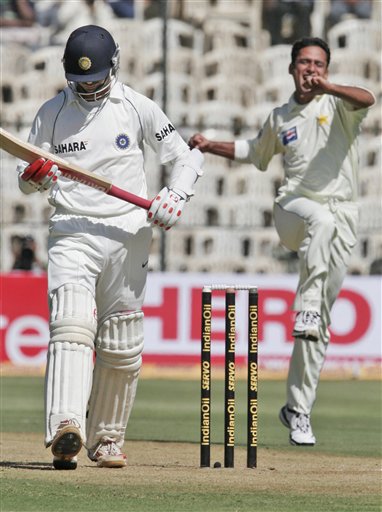 Pakistan's Yasir Arafat, right, celebrates after the dismissal of India's Rahul Dravid, left, on the first day of their third and final Test in Bangalore on Saturday, Dec 8, 2007. India leads the series 1-0. 3rd Test, Ind vs Pak - Day 1